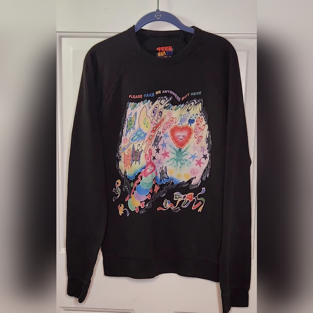 Vintage Teen Hearts Black Crewneck Sweatshirt with Vibrant Graphic Design Size L